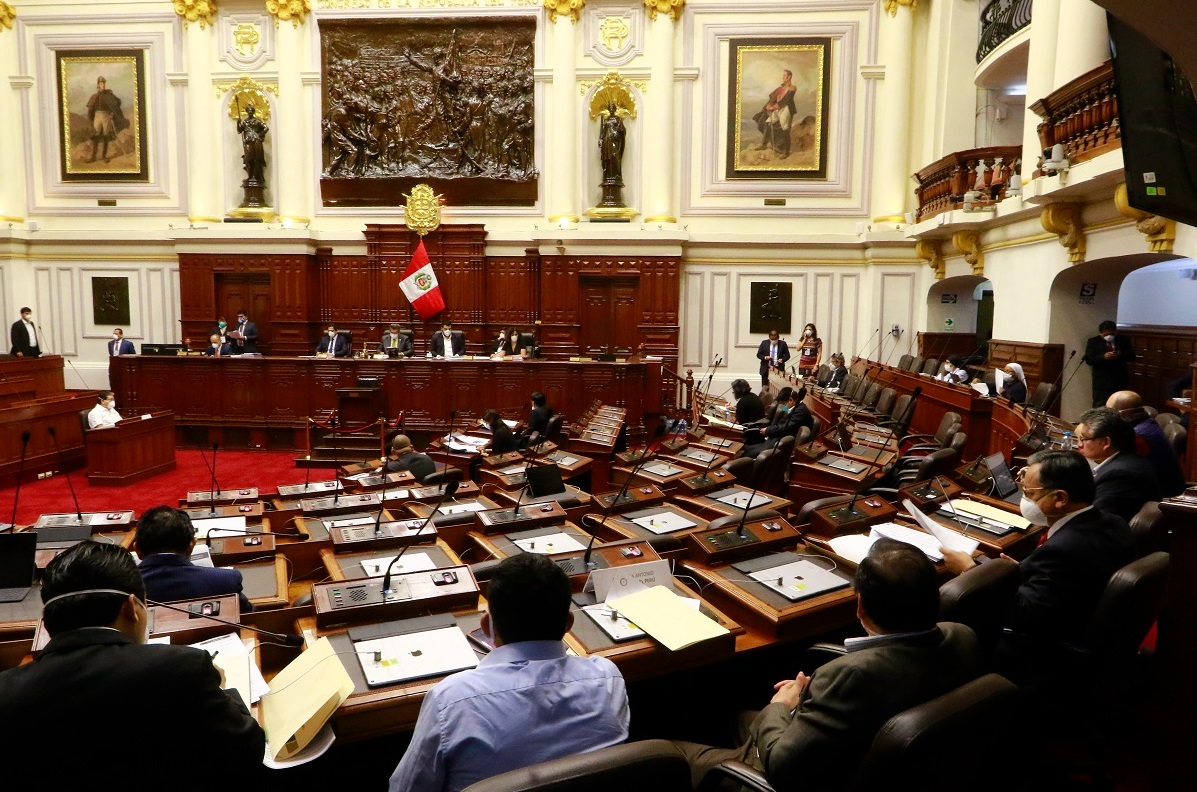Presentan proyecto de ley para que congresistas no sean ministros