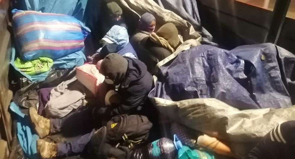 Seis personas detenidas por viajar ocultos a Puno
