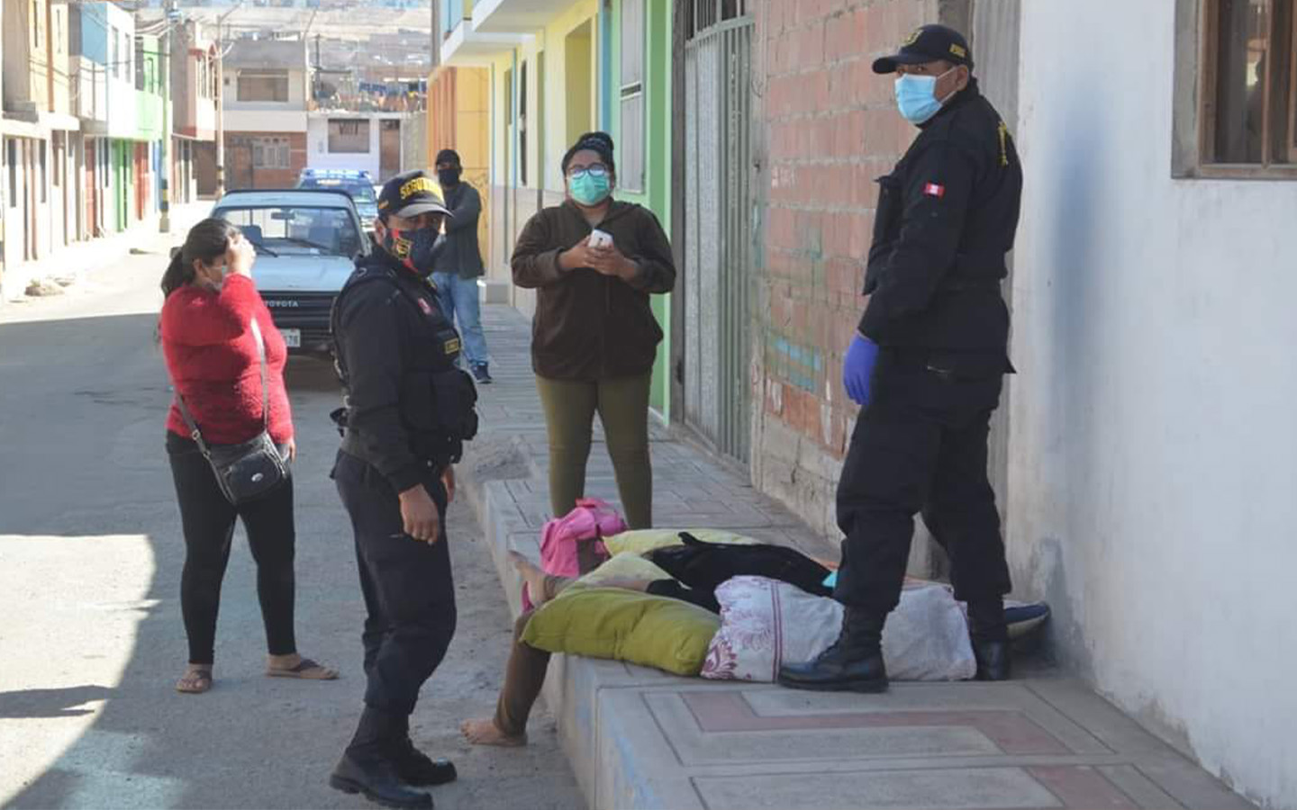 Mujer cae del techo de su casa cuando tendía ropa en el distrito de Ciudad Nueva