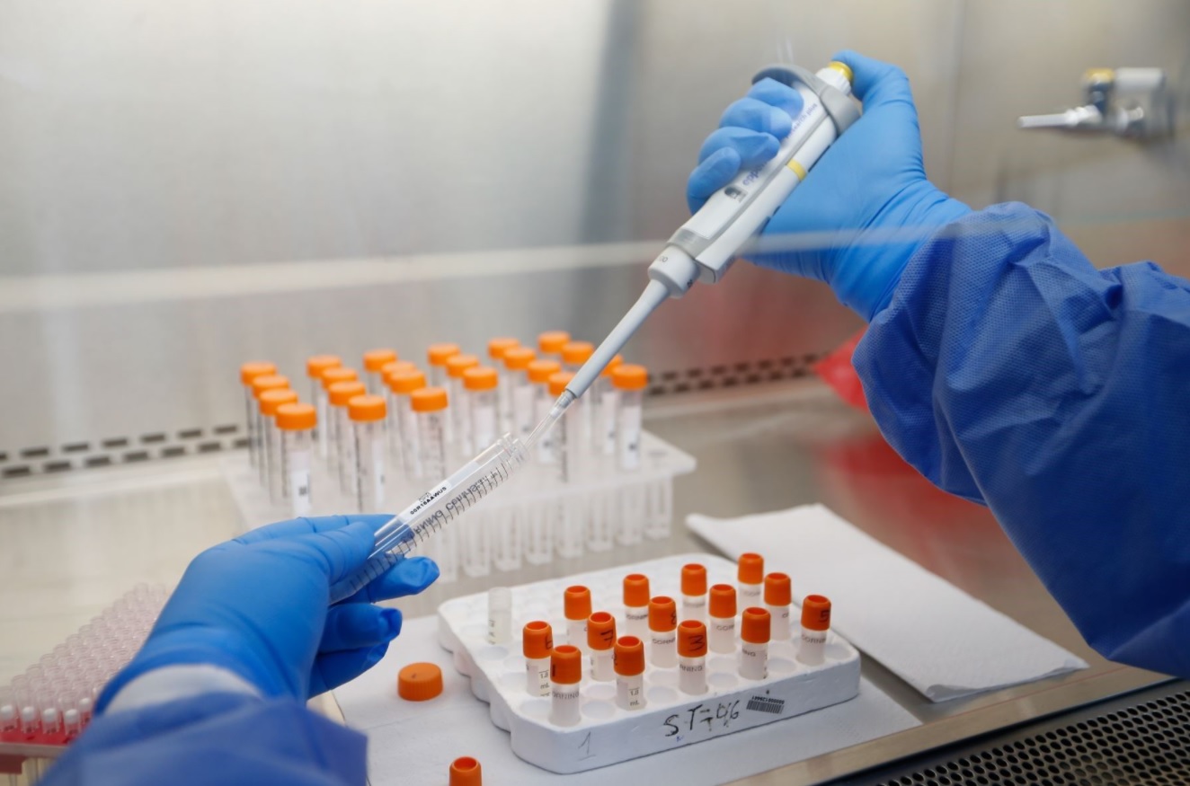 Canciller revela que el Gobierno está negociando con 5 laboratorios la vacuna contra el COVID-19