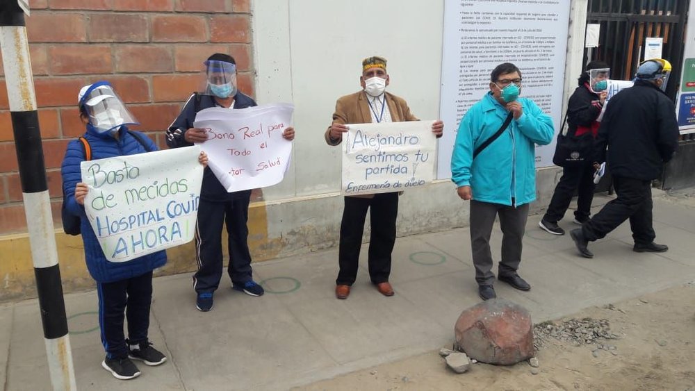Fallecimiento de enfermero causa protesta en personal de hospital Unanue