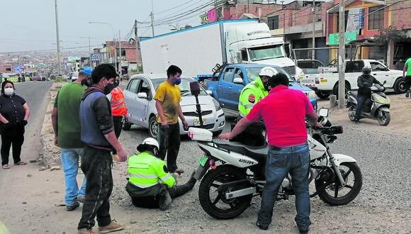 Accidente de transito deja a dos agentes de la PNP heridos