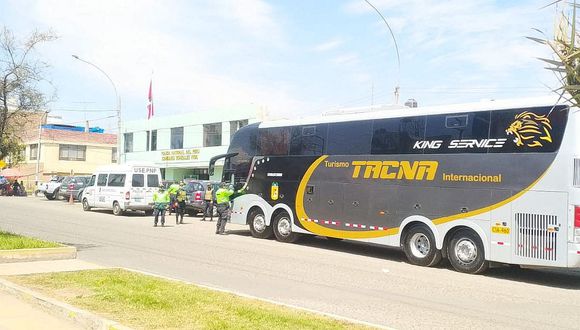 Bus interprovincial es detenido por llevar pasajeros pese a prohibición