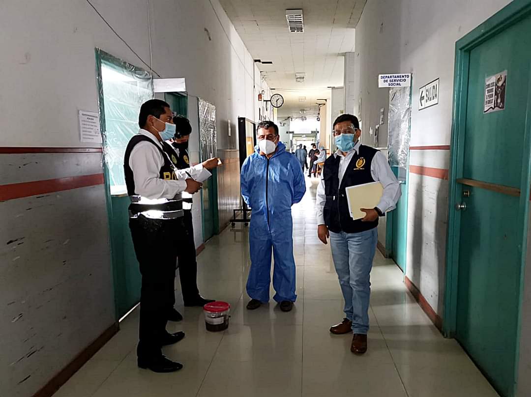 Mujer denunció que médicos del hospital Hipólito Unanue le dejaron una gasa en el estómago