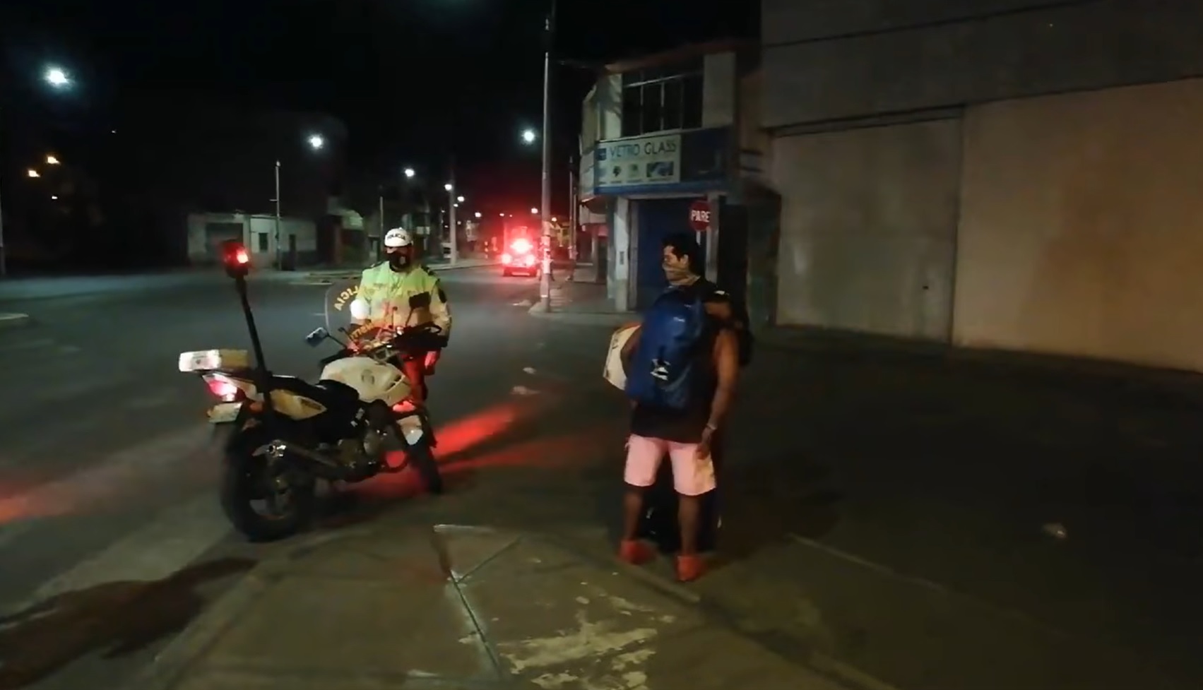 Tacna: En las últimas horas 105 personas fueron multadas por la policía por no respetar el toque de queda