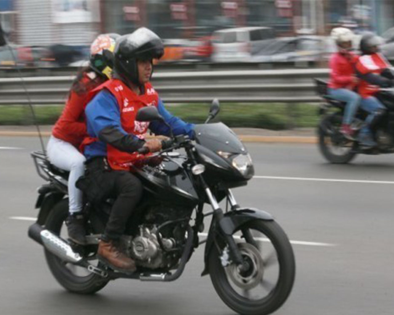 Motociclistas protestaron frente al Congreso por proyecto que les restringe llevar pasajeros