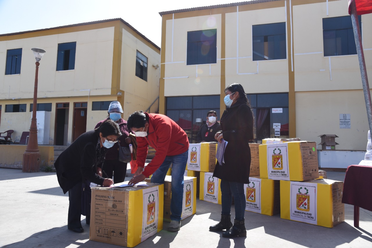 Tacna: Entregan veinte kits de bioseguridad a comedores populares de la ciudad