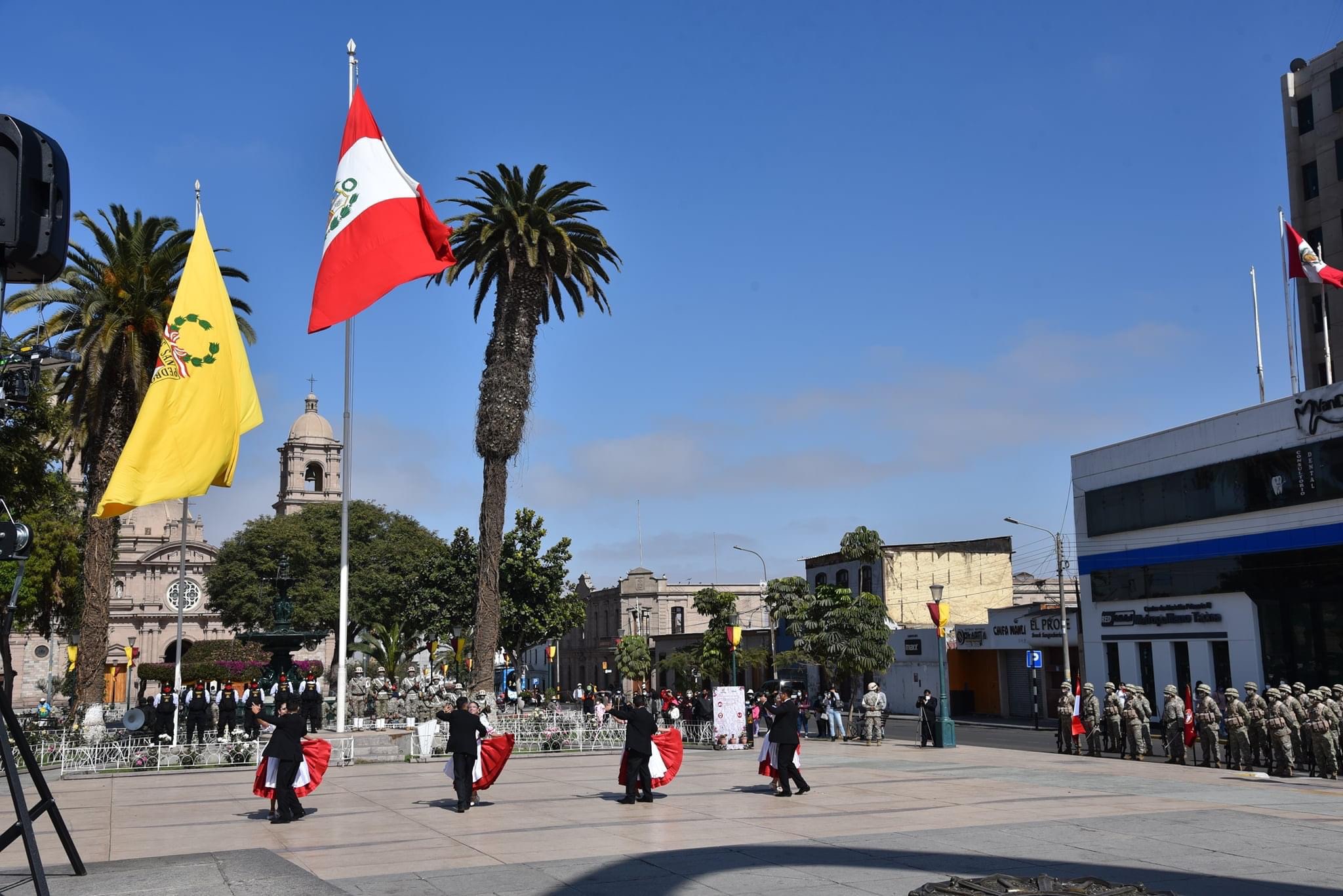 Autoridades izaron el pabellón nacional por la reincorporación de Tacna