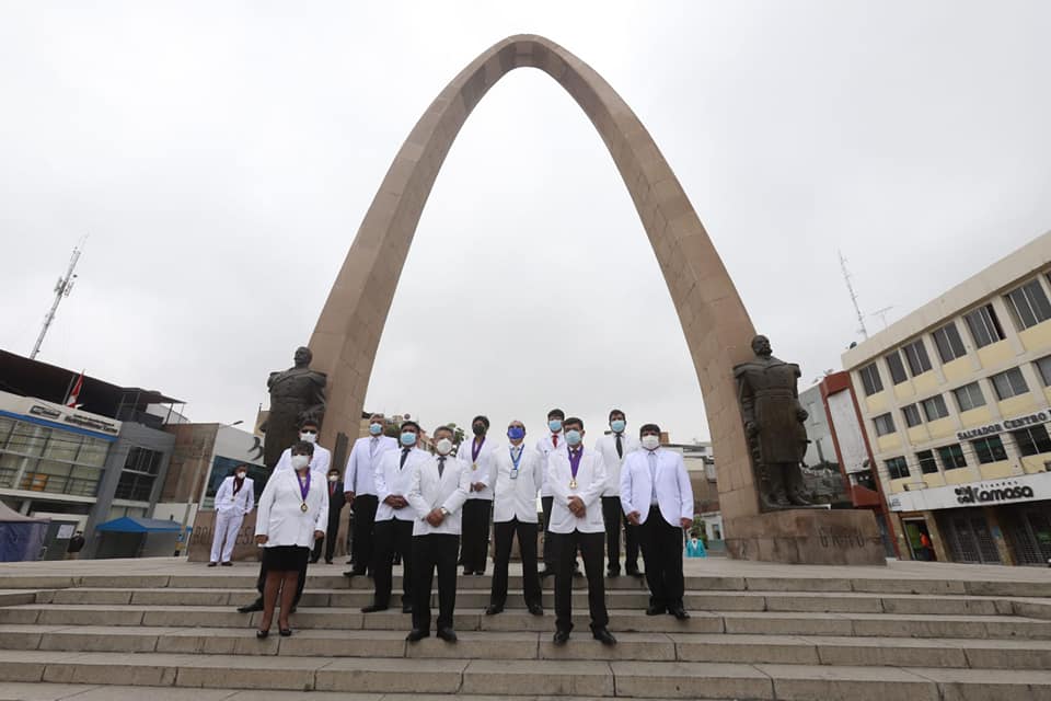 Rinden homenaje a médicos que contuvieron el avance de la pandemia en Tacna