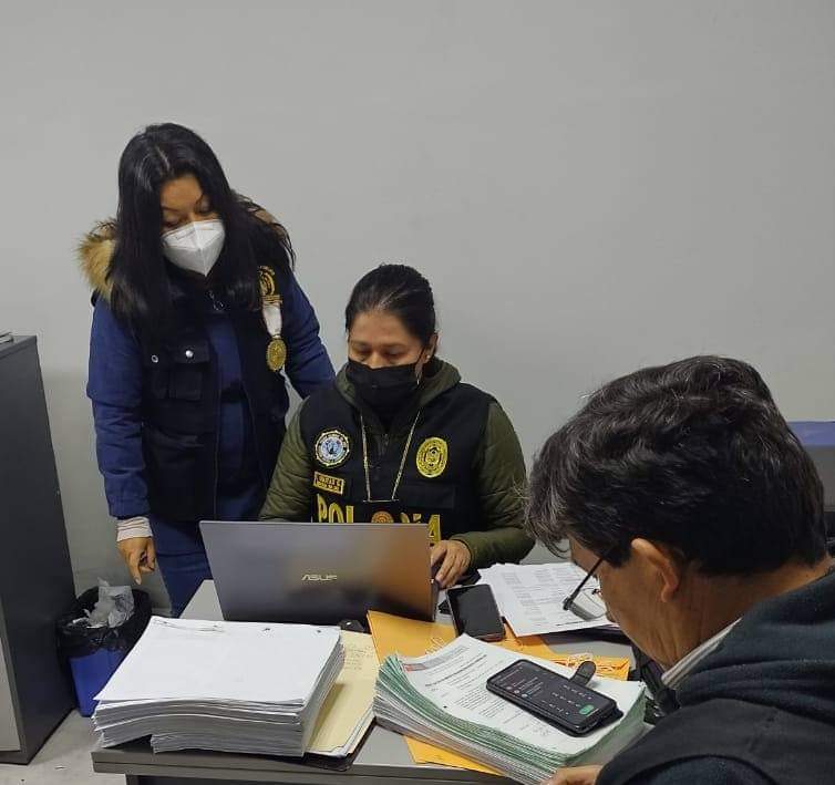 Cinco personas fueron detenidas durante allanamiento a viviendas y comisarías de Tacna por el caso «Los pulpos de Gregorio Albarracin»