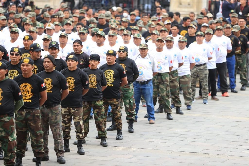 Licenciados reservistas llega a Palacio de Gobierno. 