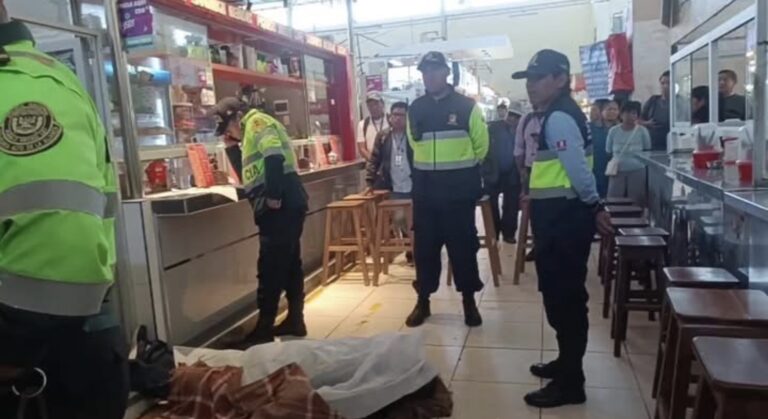 Adulto mayor fallece dentro del mercado 2 de Mayo