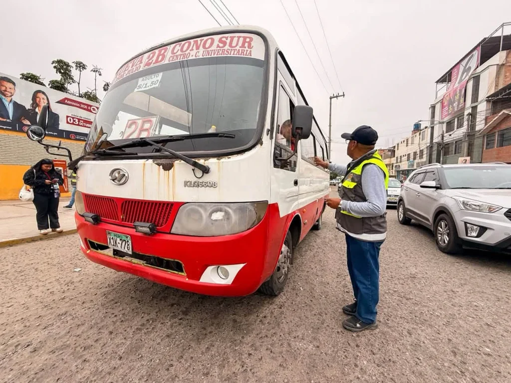Los inspectores ediles sacaron de circulación unidades que representaban un riesgo para los pasajeros.